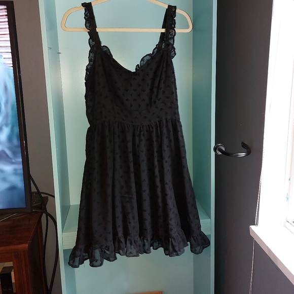 Royal bones black dress size medium, skull print, adjustable straps - Picture 3 of 4